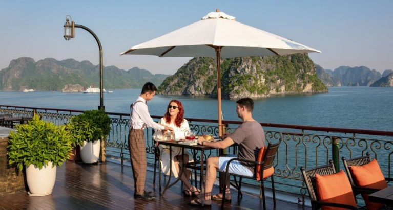 Happy hour event at Azura Cruise